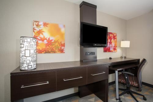 holiday inn colorado springs airport by ihg