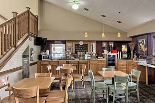 blossom hotel and suites traverse city