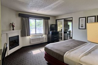 blossom hotel and suites traverse city