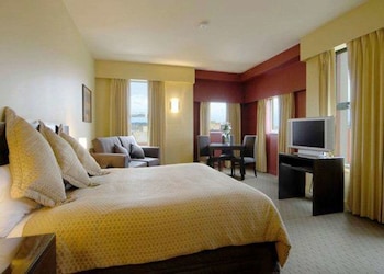 comfort inn and suites city views