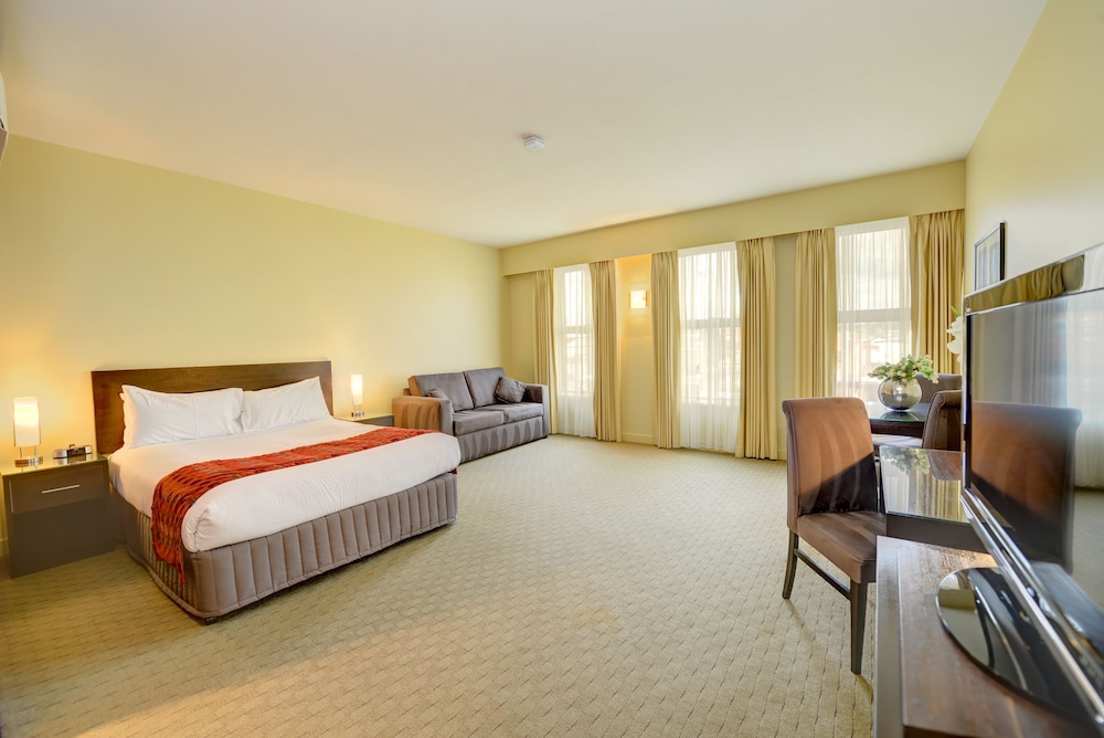 comfort inn and suites city views