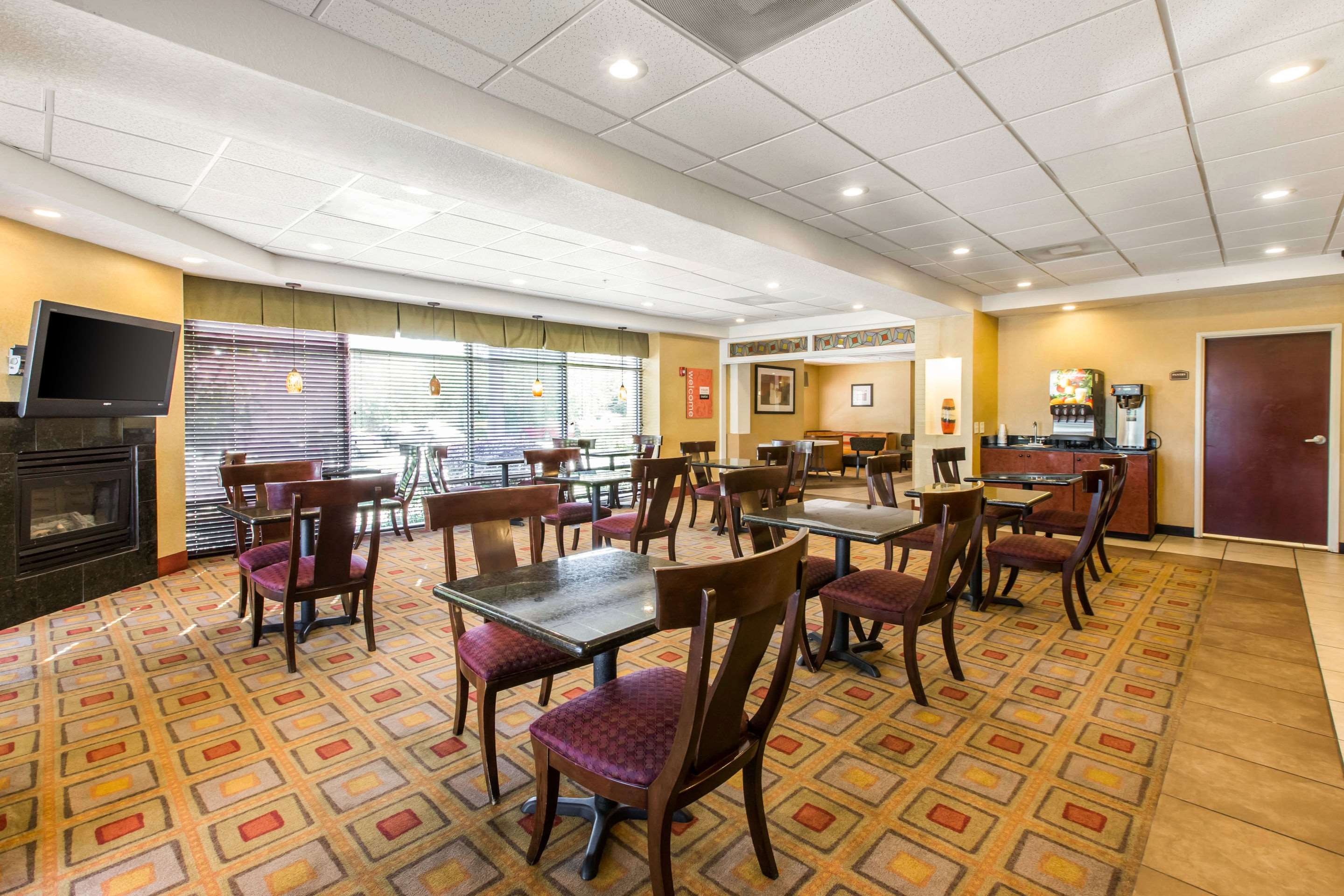 comfort suites forsyth near i 75