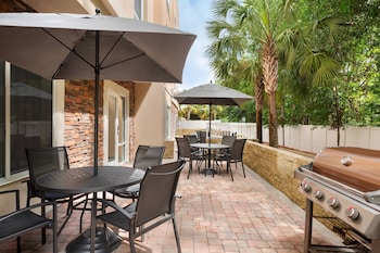 fairfield inn and suites jacksonville west chaffee point