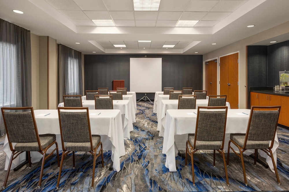 fairfield inn and suites jacksonville west chaffee point