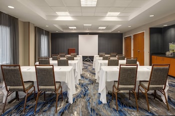 fairfield inn and suites jacksonville west chaffee point
