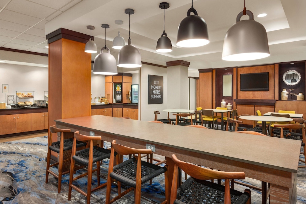 fairfield inn and suites jacksonville west chaffee point