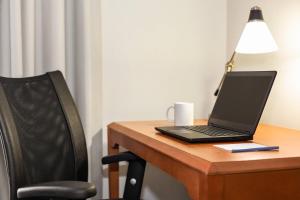 fairfield inn and suites jacksonville west chaffee point