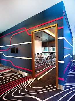 aloft bangkok sukhumvit 11