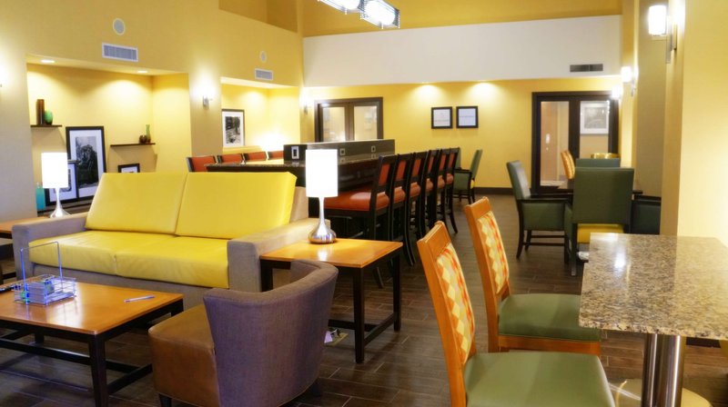 hampton inn and suites kingman