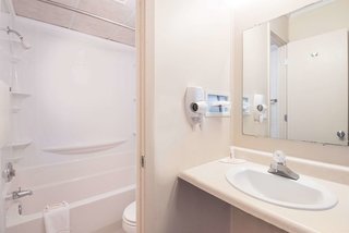 knights inn grand forks