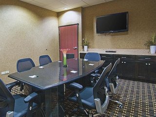 La Quinta Inn & Suites By Wyndham Jacksonville Tx,Flint>>Cherokee,3 star