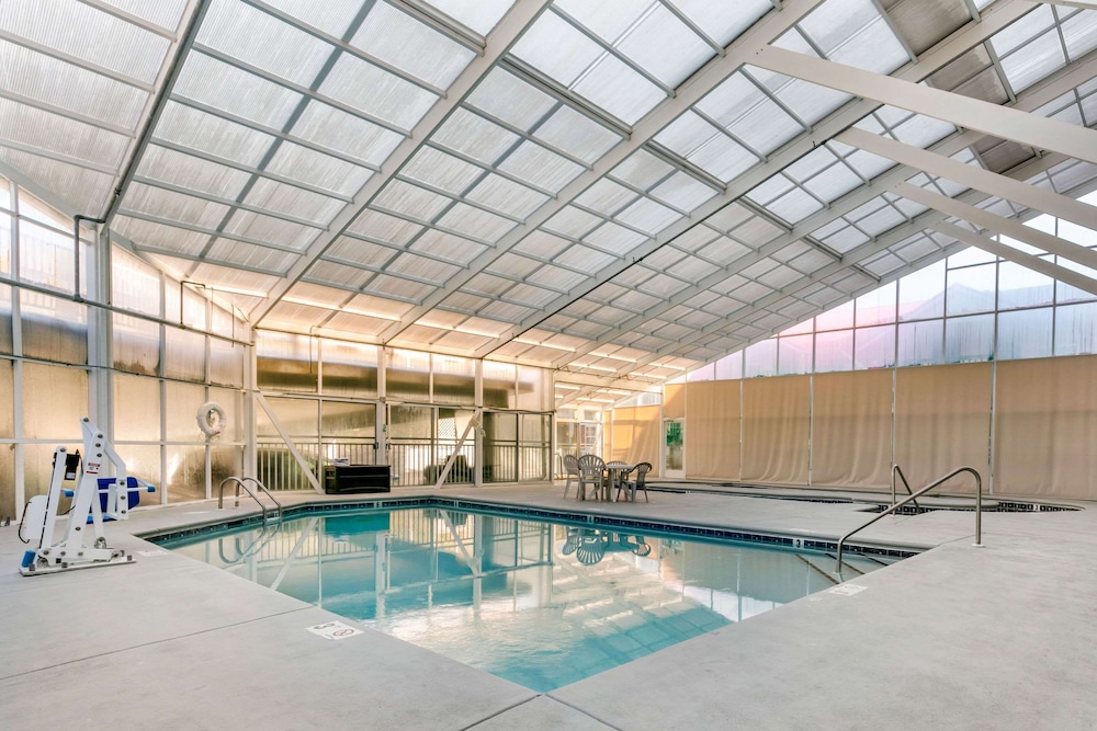 sleep inn and suites near sports world blvd