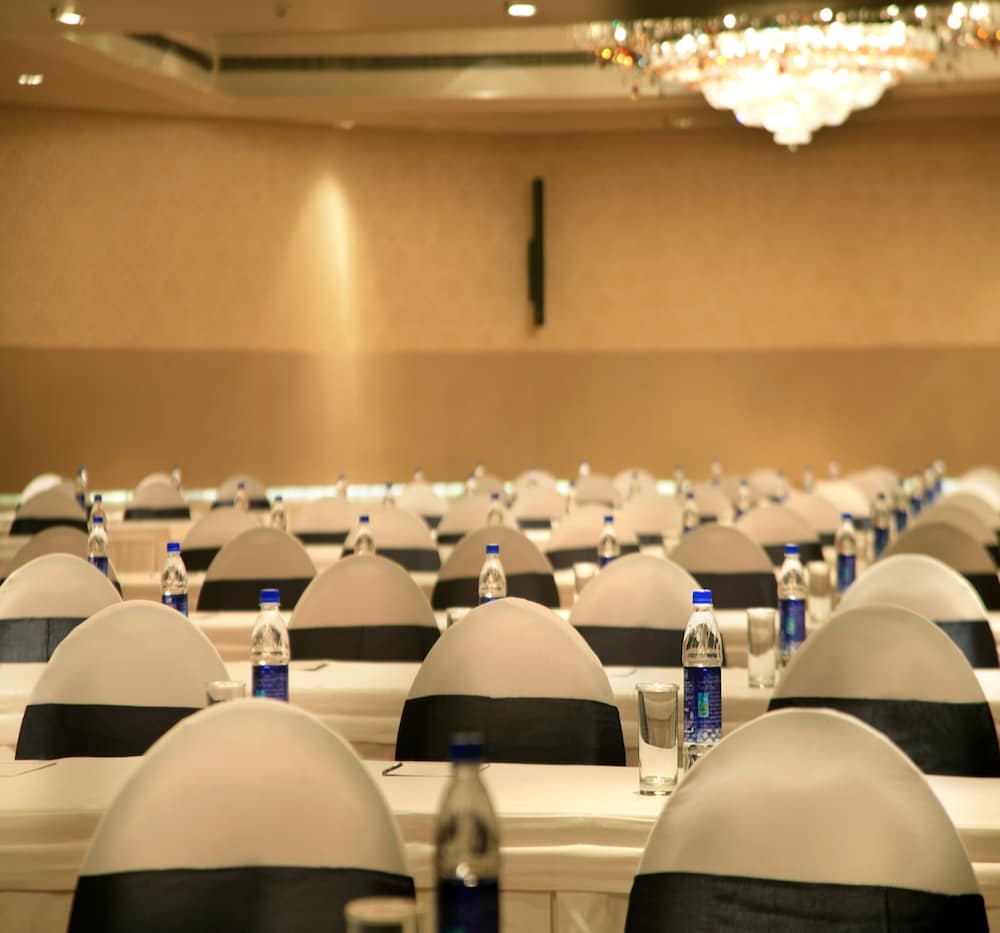 Mahagun Sarovar Portico Suites,Vaishali-Sahibabad,4 star