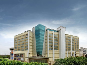 Mahagun Sarovar Portico Suites,Vaishali-Sahibabad,4 star