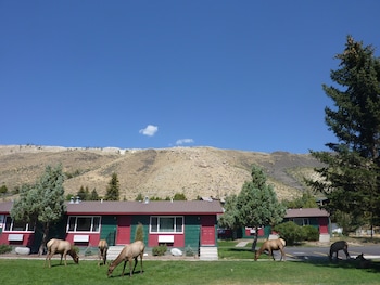 yellowstone gateway inn