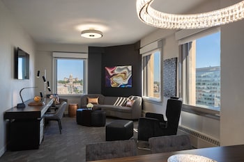renaissance des moines savery hotel