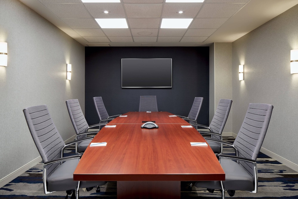 fairfield inn and suites by marriott montreal airport