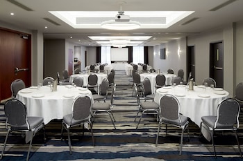 fairfield inn and suites by marriott montreal airport