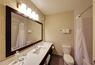 Coast Kamloops Hotel & Conference Centre,British Columbia>>Kamloops,4 star
