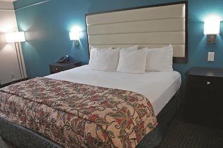 La Quinta Inn & Suites By Wyndham Kansas City Airport,Kansas City>>Jackson County,3 star