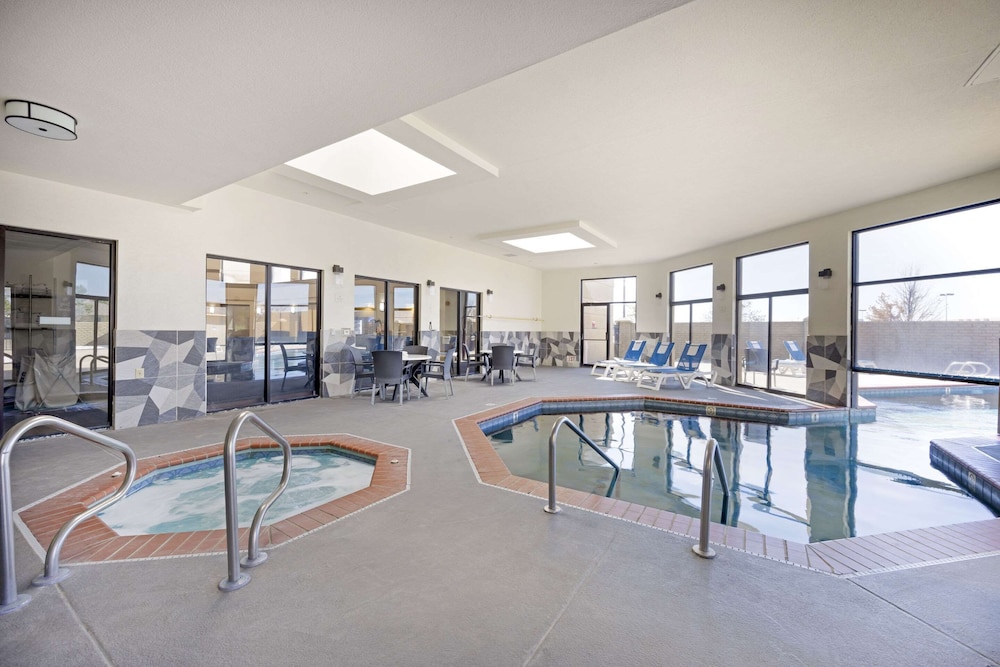 comfort inn and suites