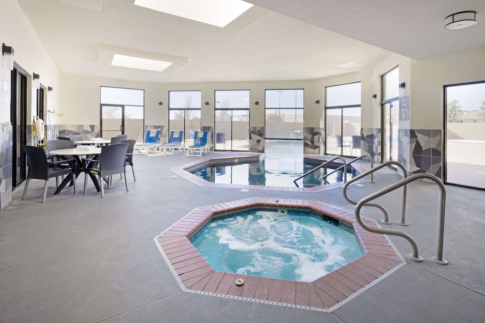 comfort inn and suites