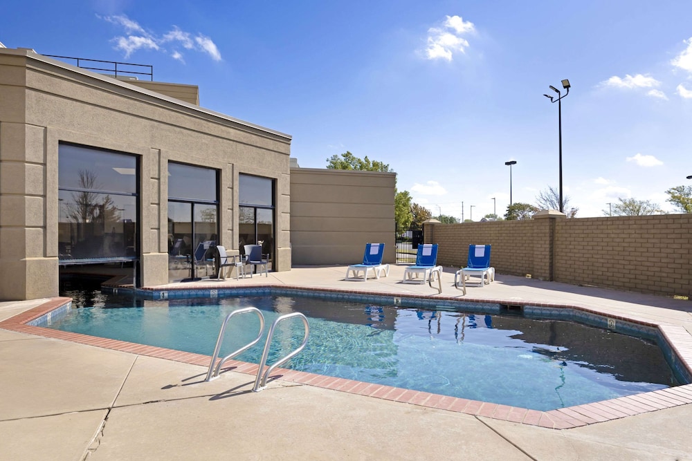 comfort inn and suites