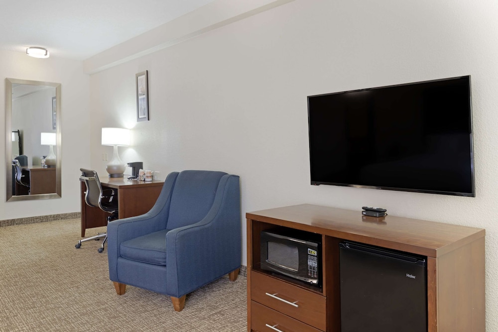 comfort inn and suites