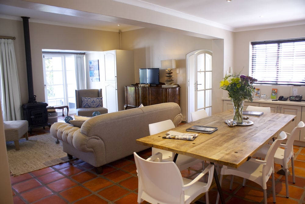 whale rock luxury lodge