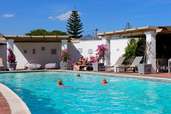 Whale Rock Luxury Lodge,Hermanus>>Cape Town,4 star