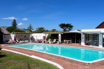 Whale Rock Luxury Lodge,Hermanus>>Cape Town,4 star