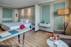 Windsor Plaza Hotel,District 5>>District 1,5 star