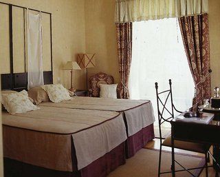 solar do castelo a lisbon heritage collection