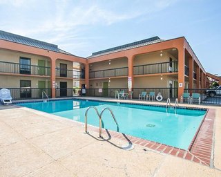 Econo Lodge Inn & Suites,Madison>>Jackson,2 star