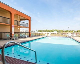 Econo Lodge Inn & Suites,Madison>>Jackson,2 star