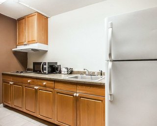 Econo Lodge Inn & Suites,Madison>>Jackson,2 star