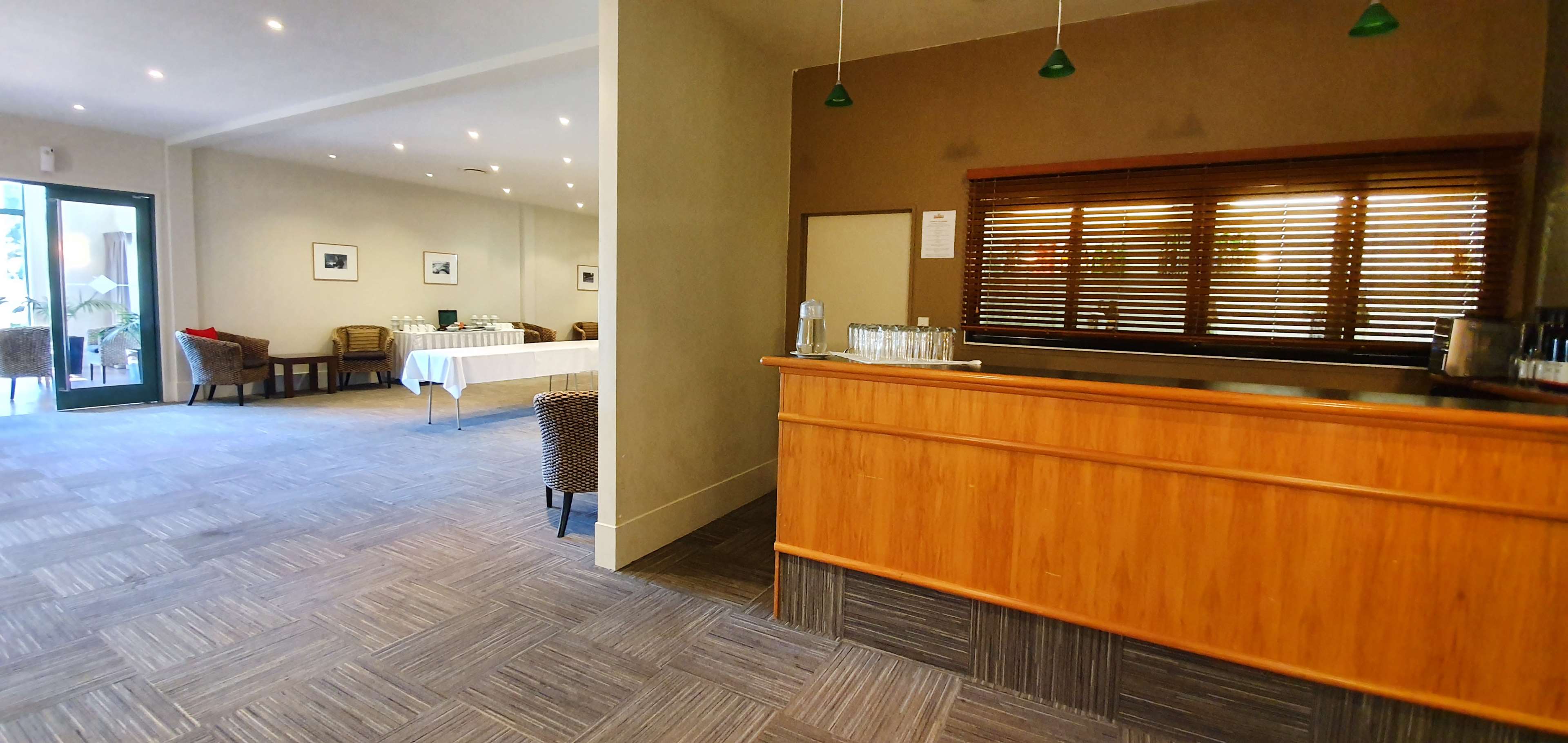 jetpark hotel hamilton airport