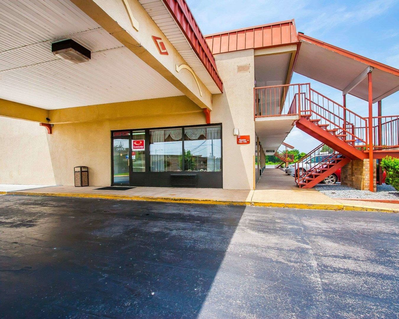 econo lodge dyersburg