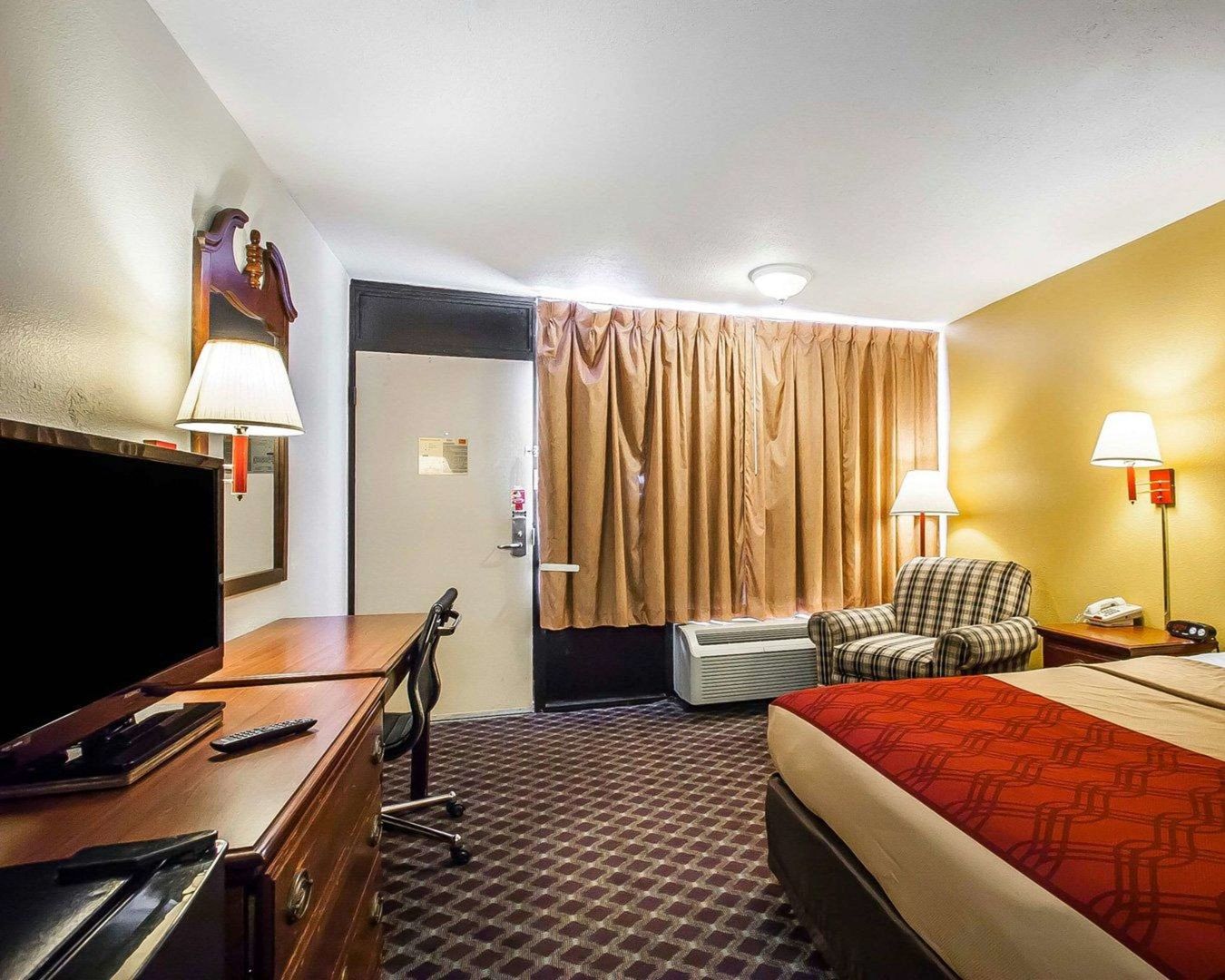 econo lodge dyersburg