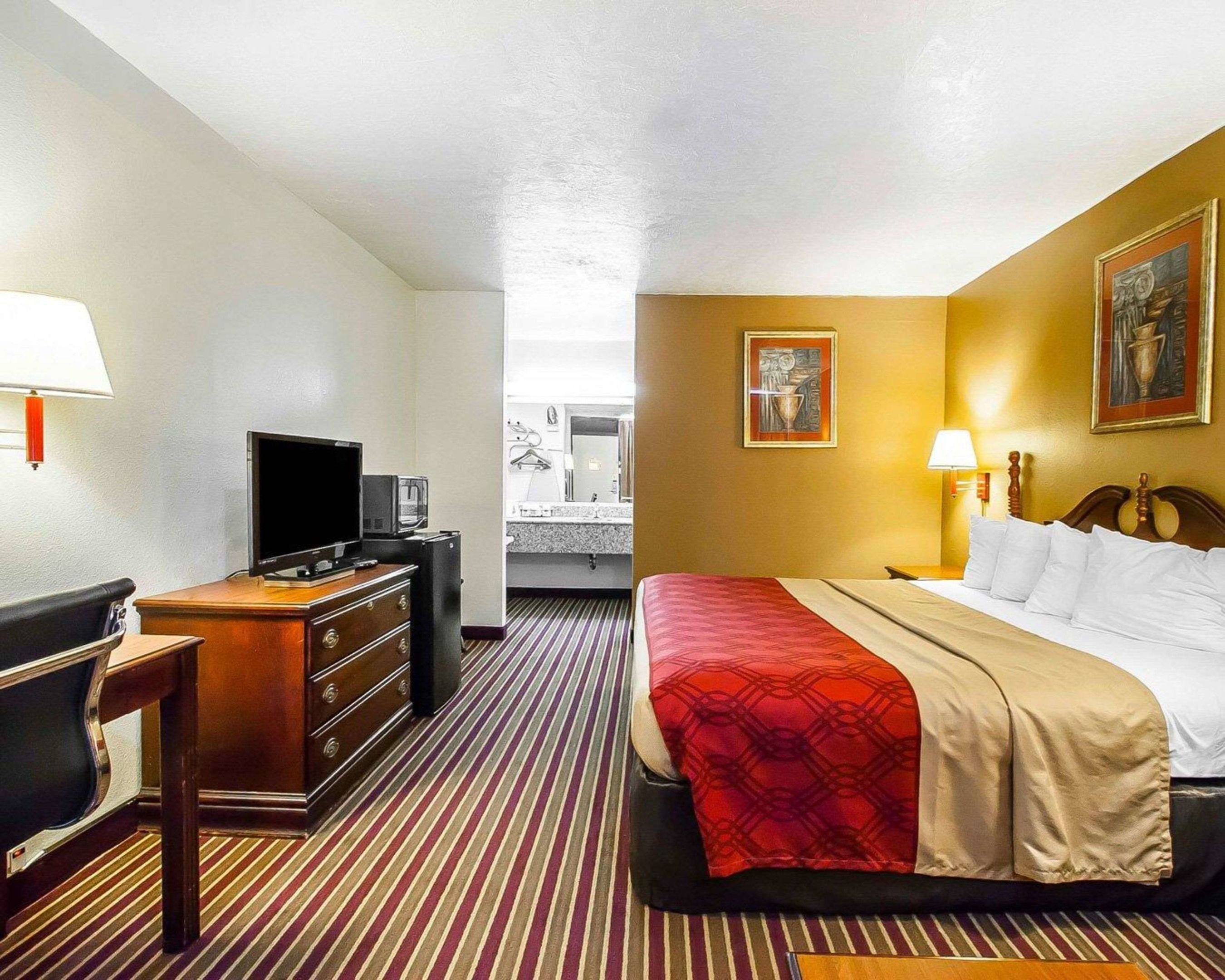 econo lodge dyersburg