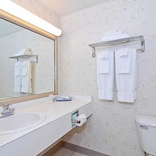 magnuson grand pioneer inn and suites