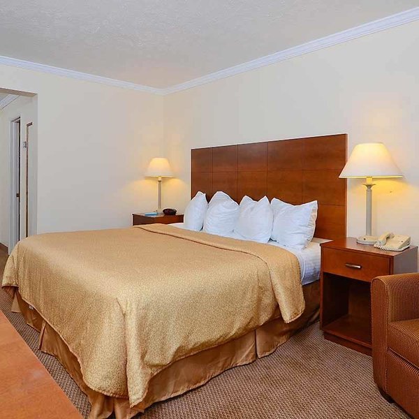 magnuson grand pioneer inn and suites