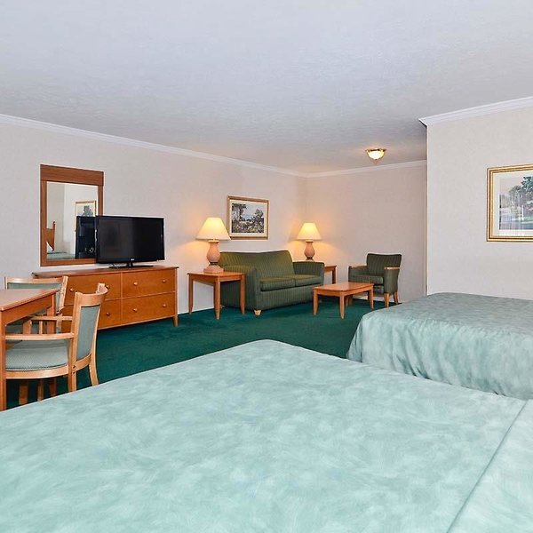 magnuson grand pioneer inn and suites