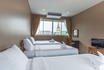 feung nakorn balcony rooms and cafe