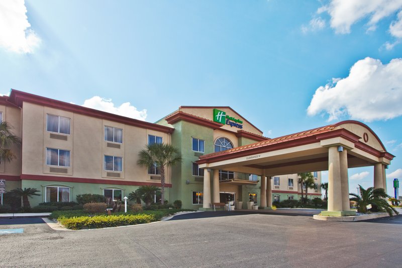 Holiday Inn Express Suites Live Oak