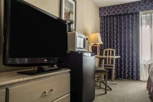 Comfort Suites London,London>>Ingersoll,3 star