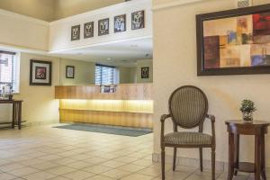 Comfort Suites London,London>>Ingersoll,3 star