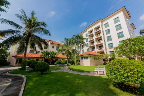 Diamond Westlake Suites,96 To Ngoc Van, Quang An,5 star