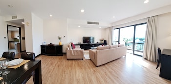 diamond westlake suites