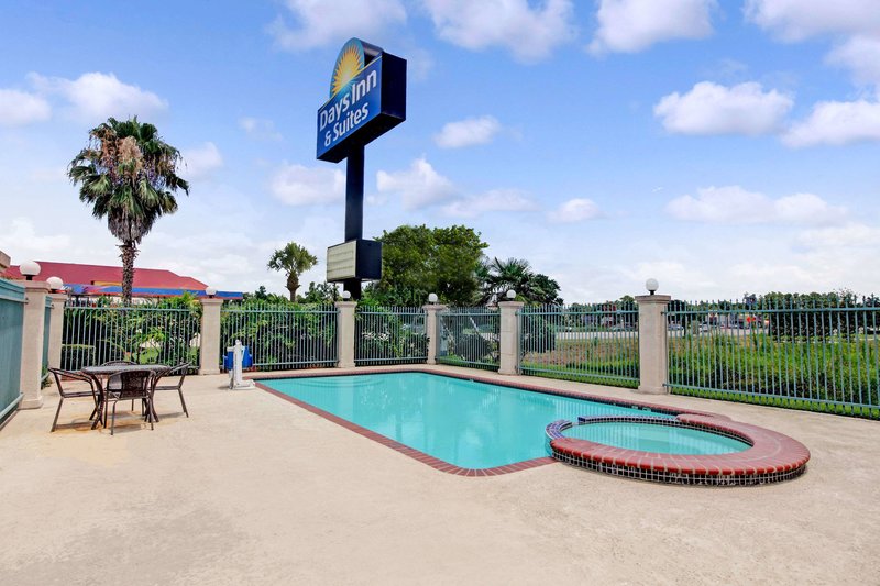 days inn and suites by wyndham houston north spring